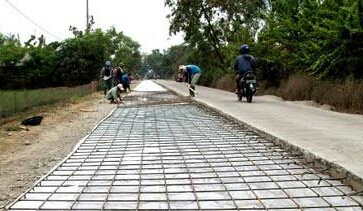pembangunan jalan beton atau betonisasi jalan